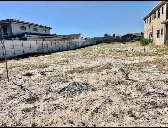 1,070M² VACANT LAND FOR SALE IN ANNANDALE